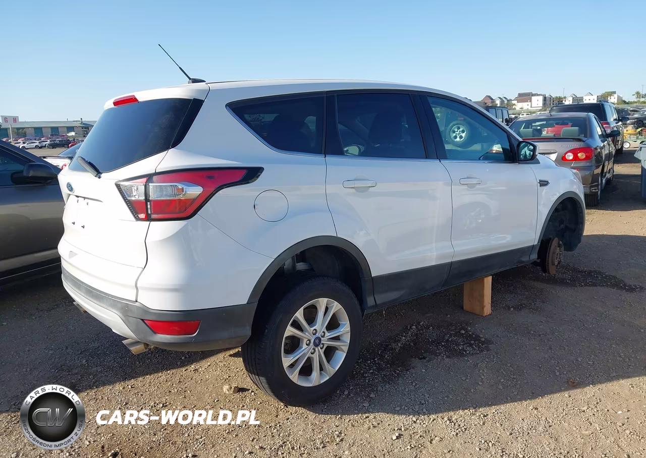 2017 Ford Escape Se VIN:1FMCU9GD6HUE49407 - 4