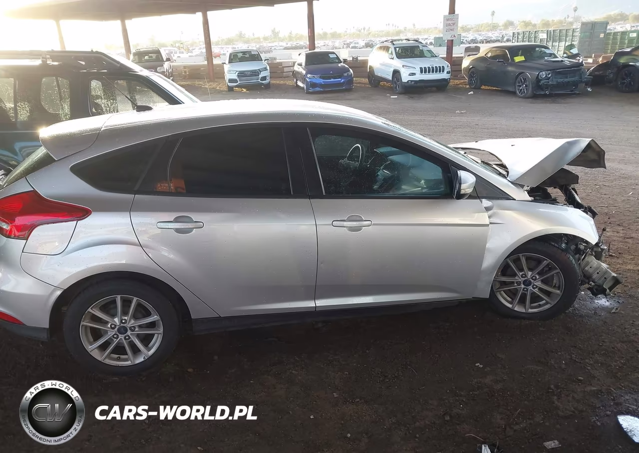 2017 Ford Focus Se VIN:1FADP3K24HL223929 - 14