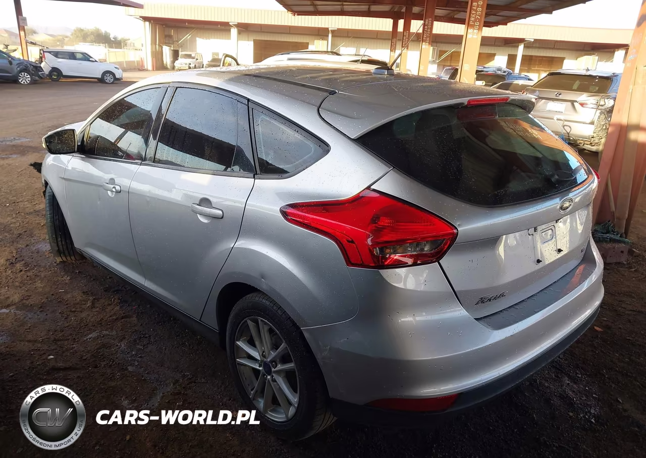 2017 Ford Focus Se VIN:1FADP3K24HL223929 - 3