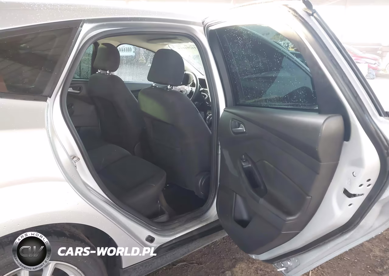 2017 Ford Focus Se VIN:1FADP3K24HL223929 - 8