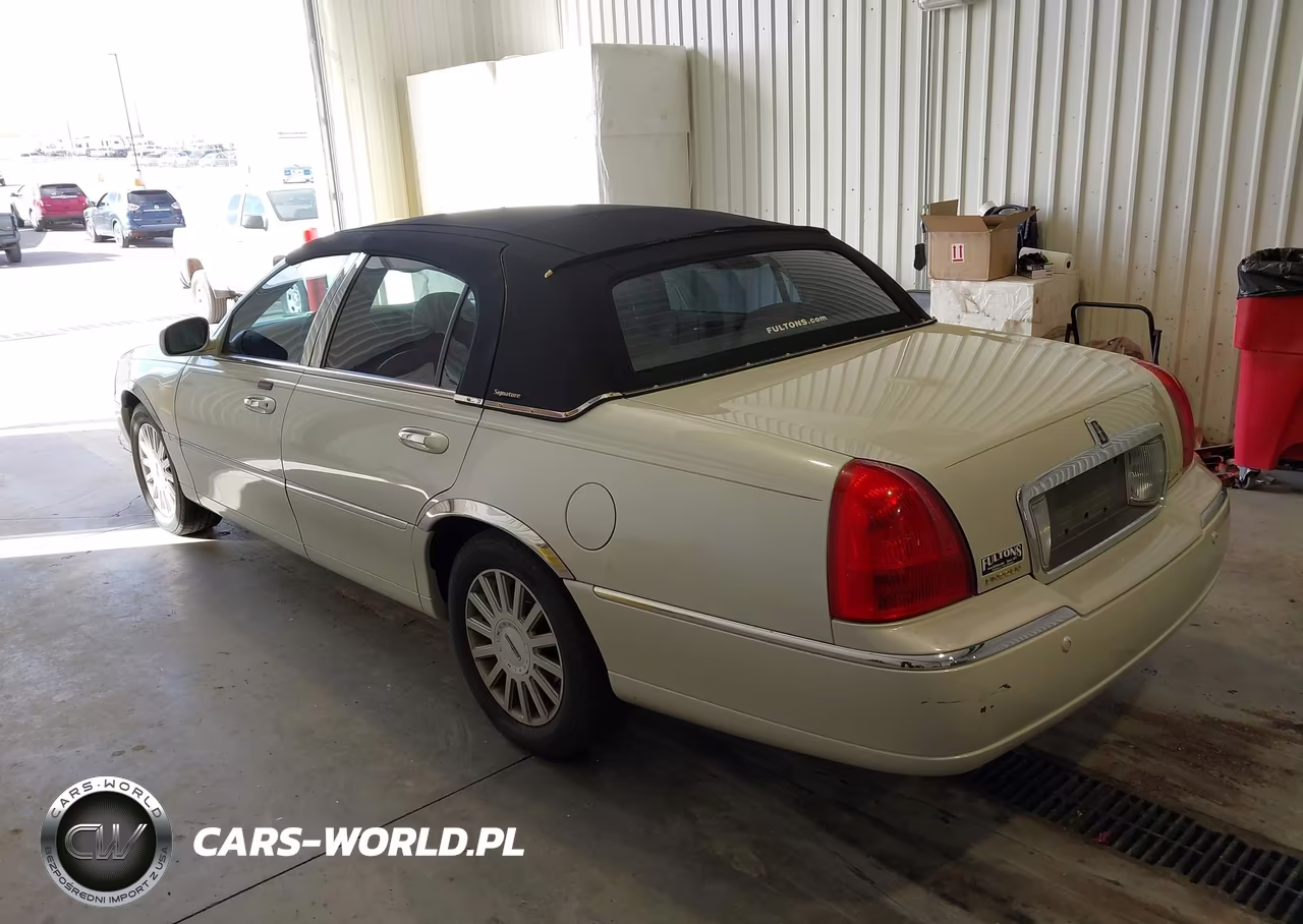 2005 Lincoln Town Car Signature VIN:1LNHM81W55Y611266 - 3