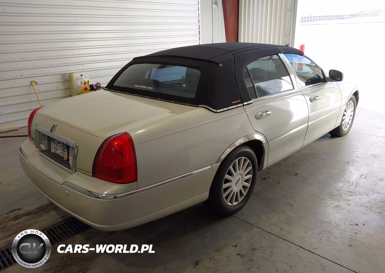 2005 Lincoln Town Car Signature VIN:1LNHM81W55Y611266 - 4