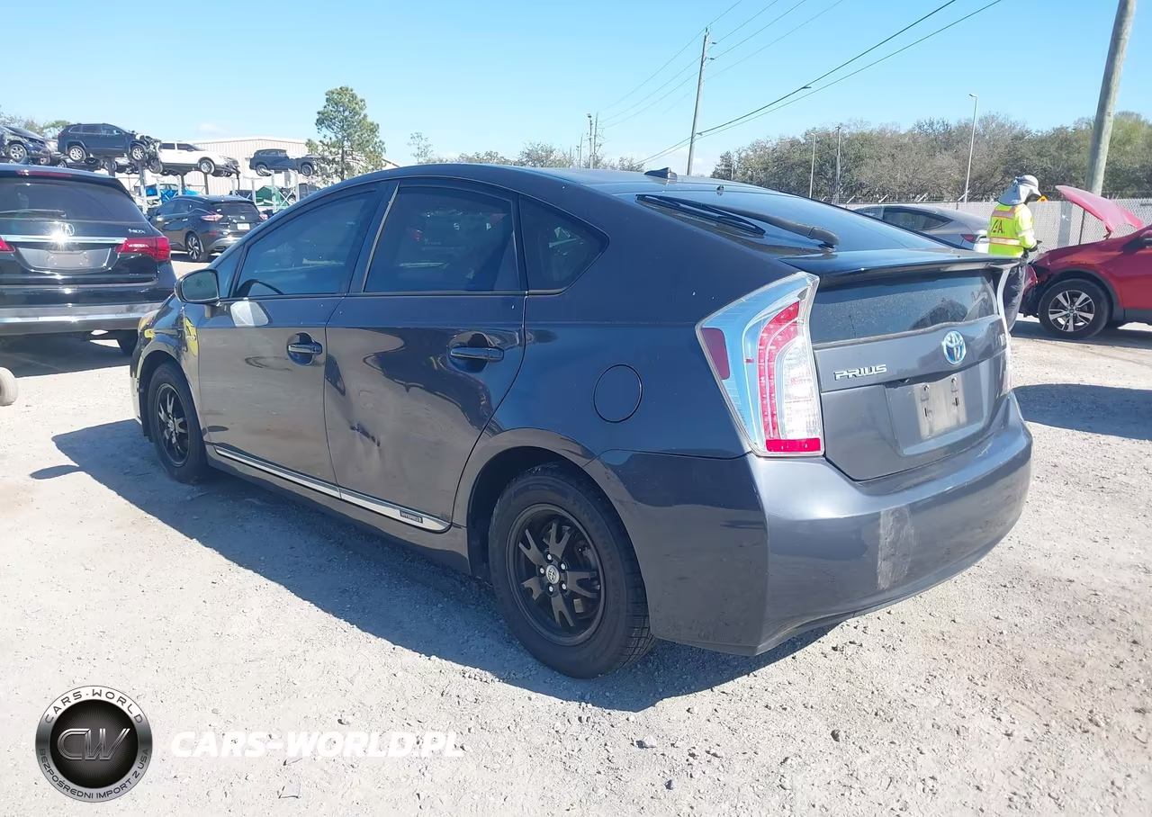 2014 Toyota Prius Three VIN:JTDKN3DU6E1779902 - 3