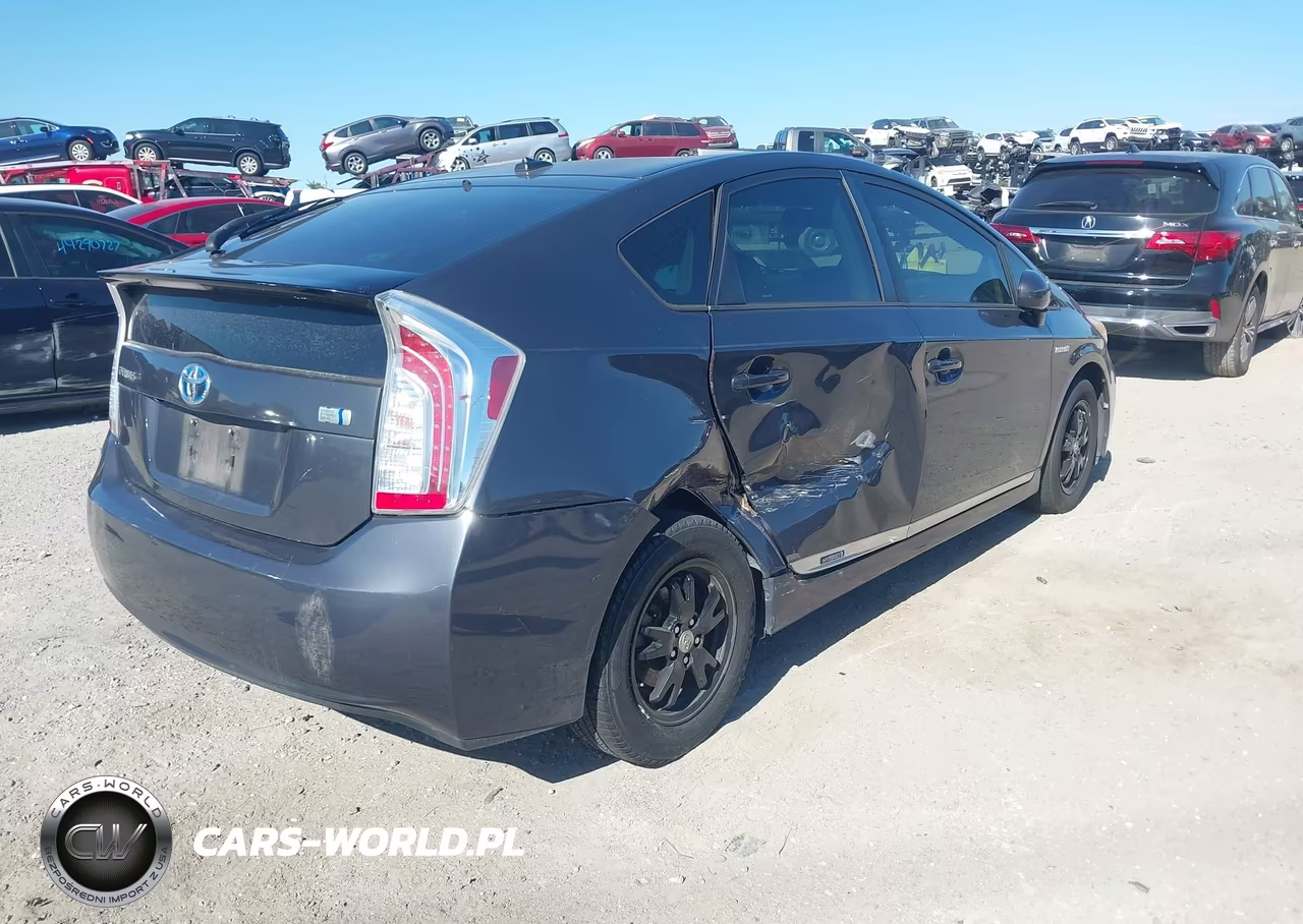 2014 Toyota Prius Three VIN:JTDKN3DU6E1779902 - 4