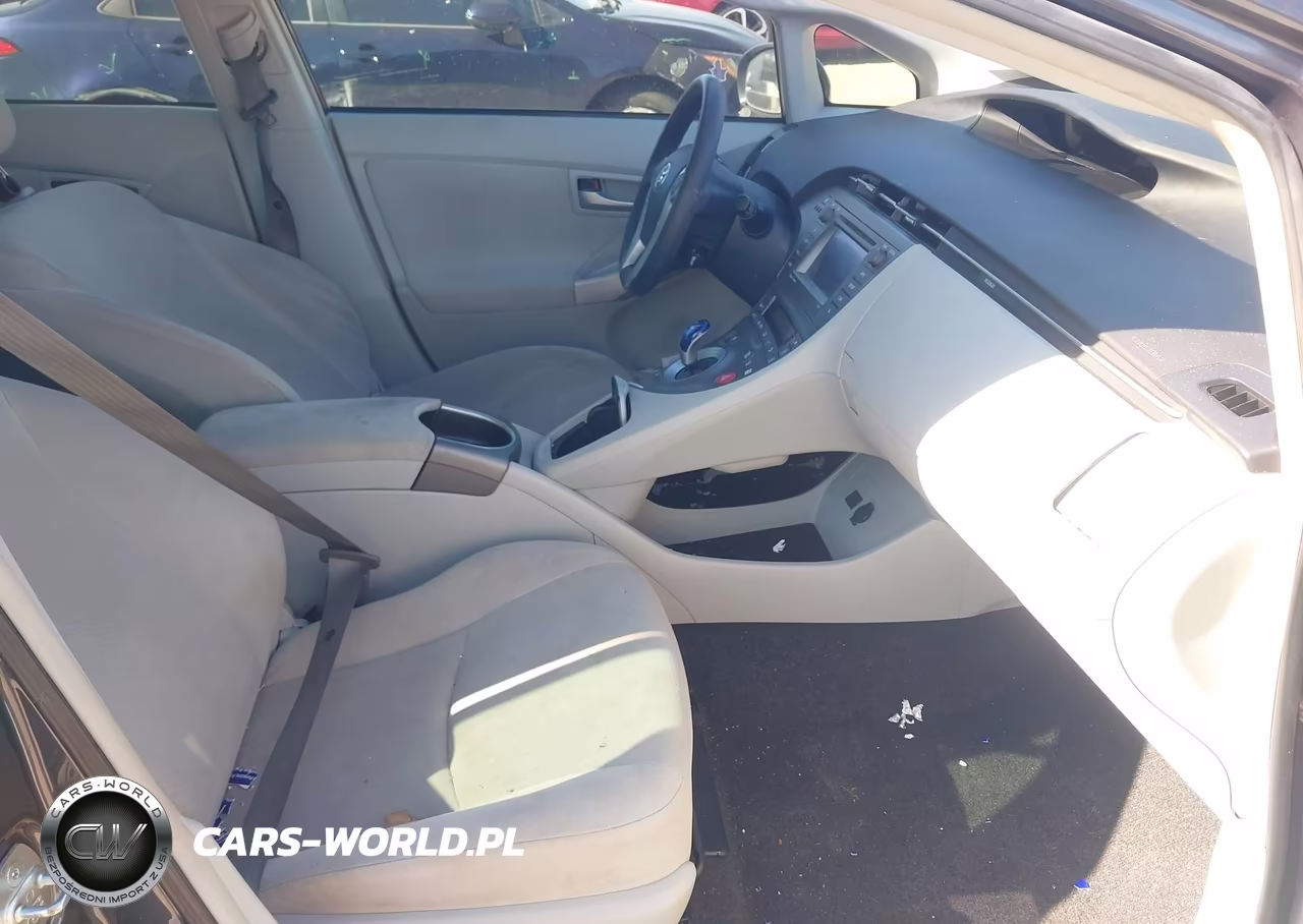 2014 Toyota Prius Three VIN:JTDKN3DU6E1779902 - 5