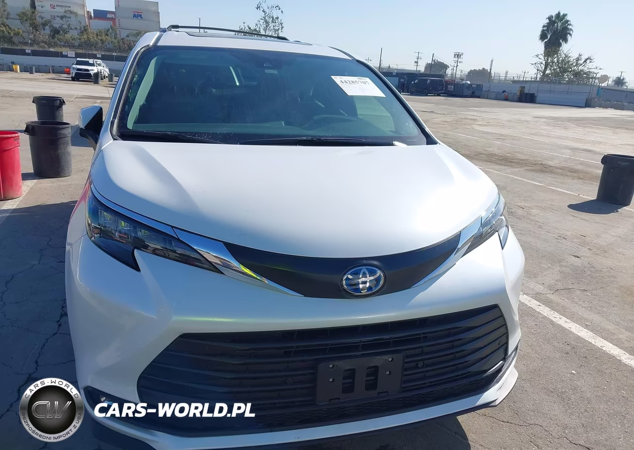 2025 Toyota Sienna Xle VIN:5TDJRKEC5SS253341 - 12
