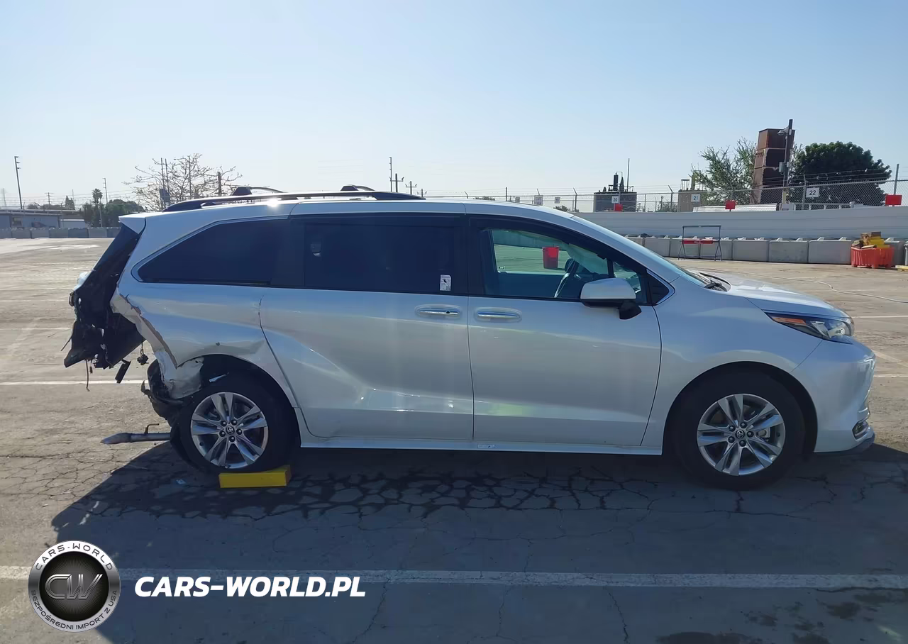 2025 Toyota Sienna Xle VIN:5TDJRKEC5SS253341 - 13