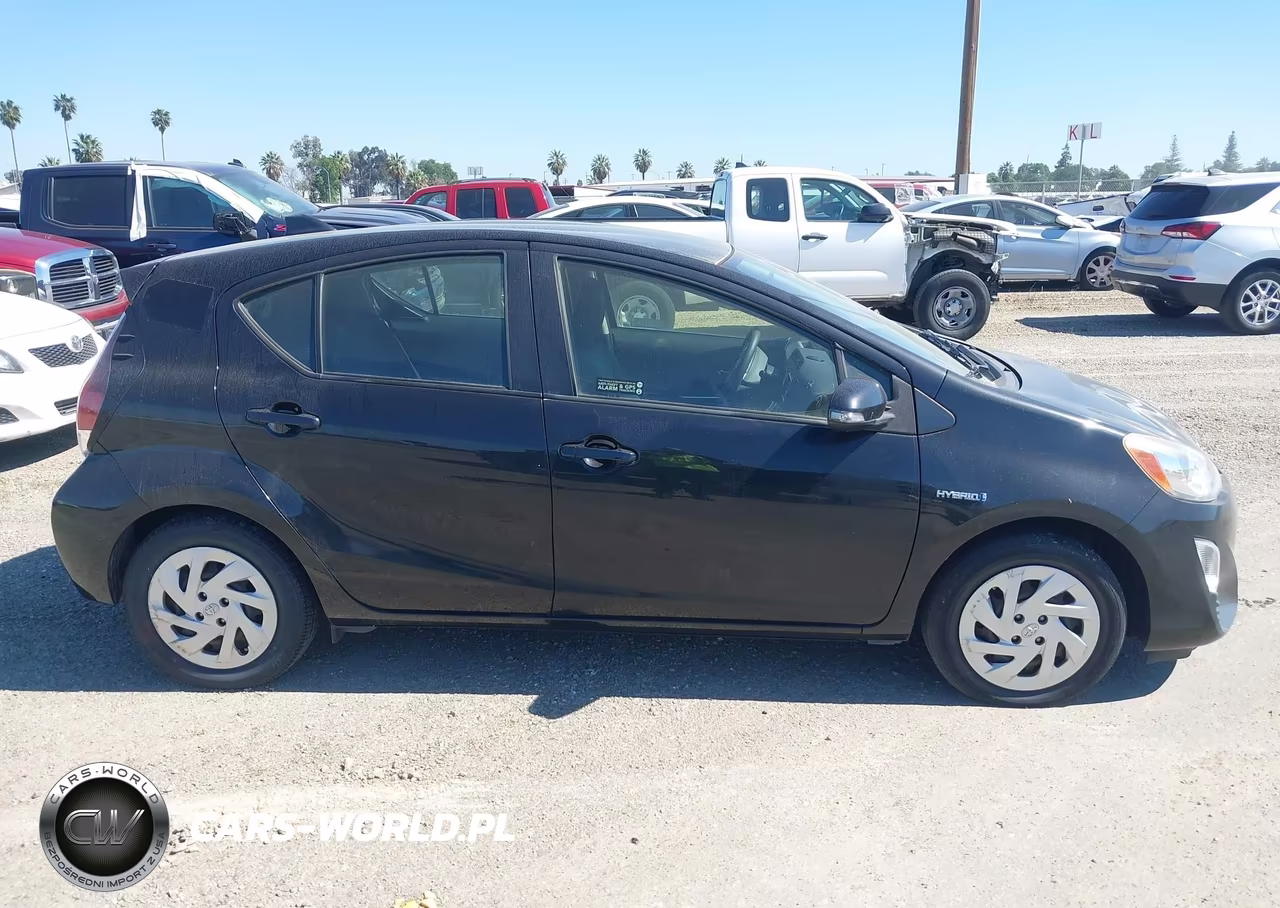 2016 Toyota Prius C Two VIN:JTDKDTB37G1121120 - 14