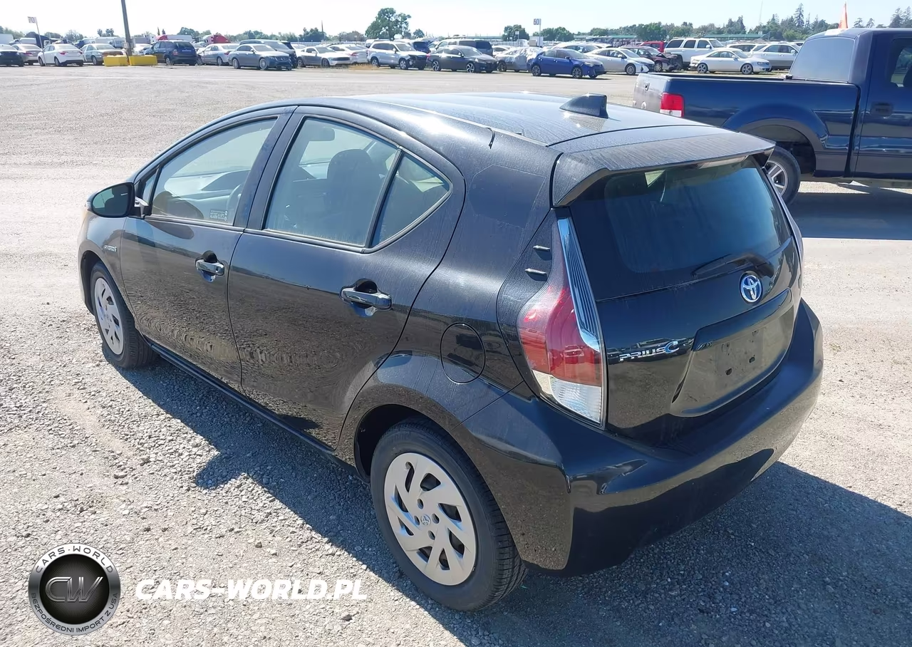 2016 Toyota Prius C Two VIN:JTDKDTB37G1121120 - 3