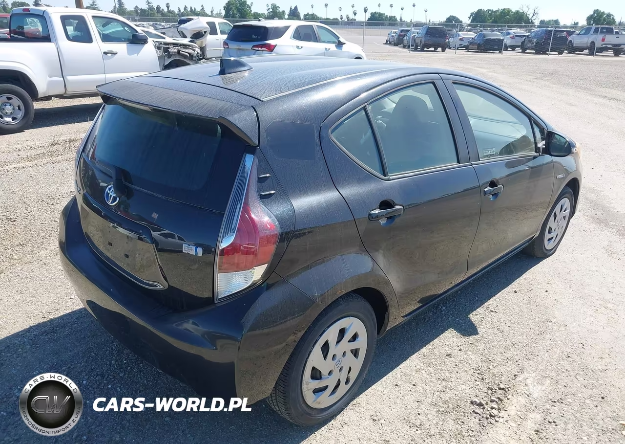 2016 Toyota Prius C Two VIN:JTDKDTB37G1121120 - 4