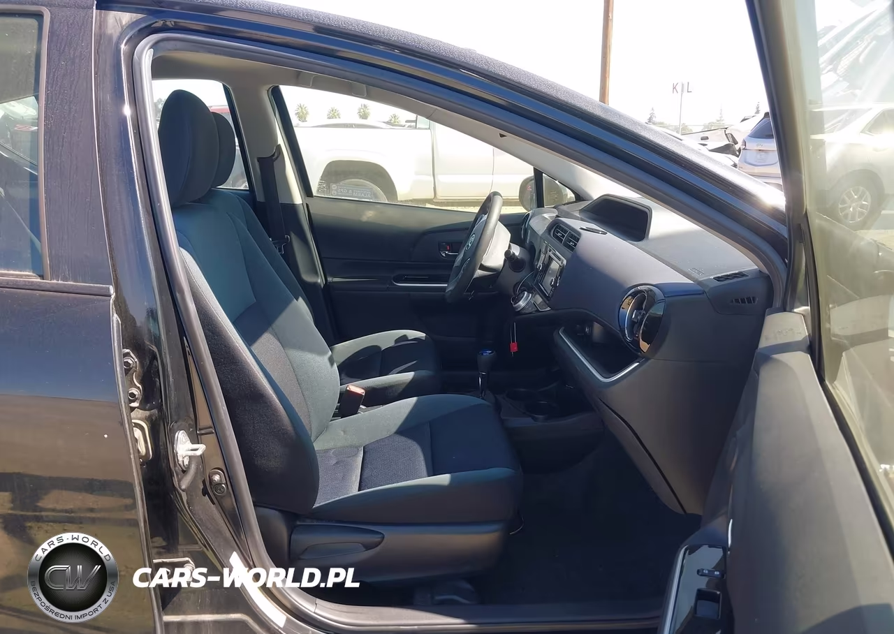 2016 Toyota Prius C Two VIN:JTDKDTB37G1121120 - 5