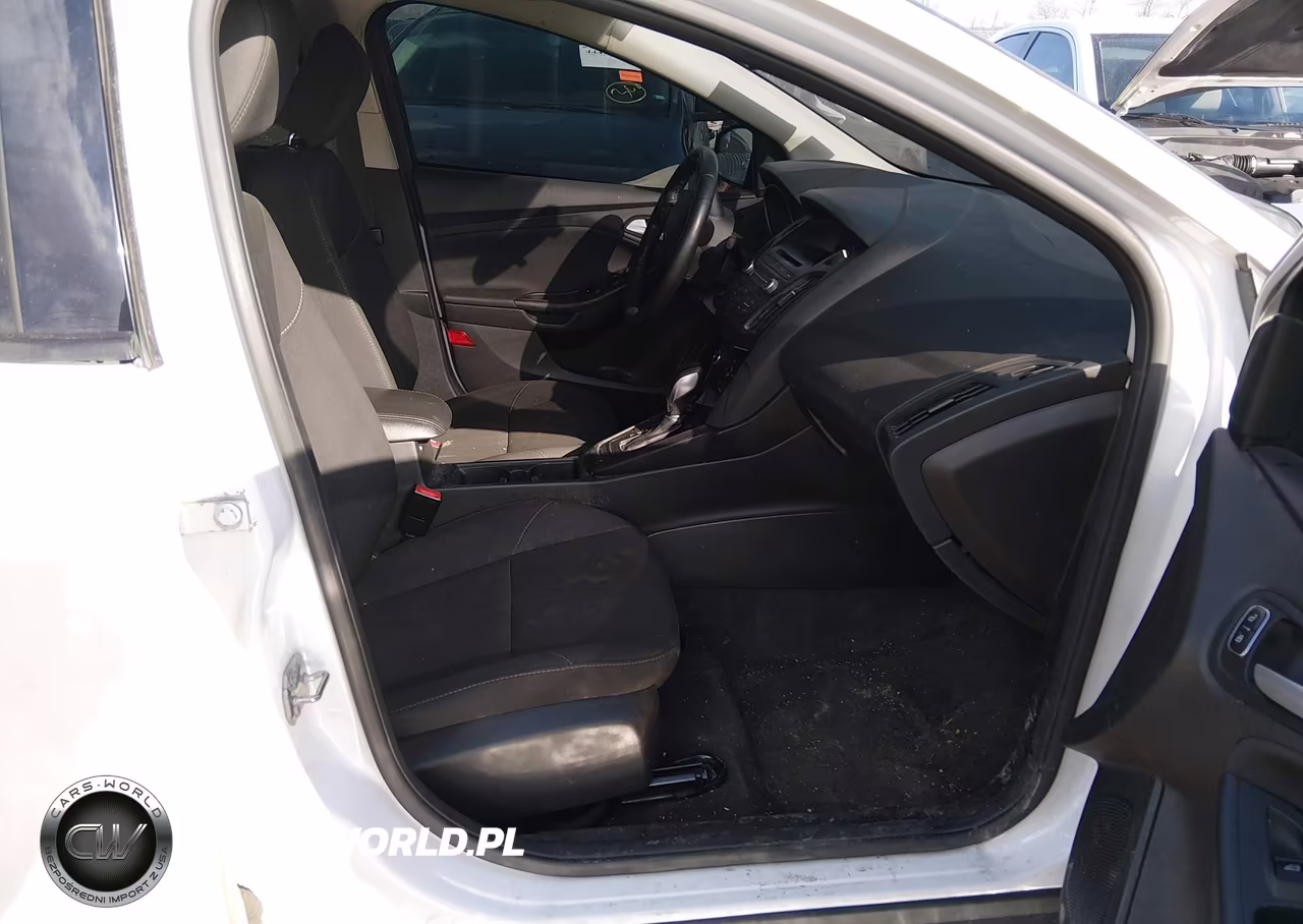 2017 Ford Focus Se VIN:1FADP3F2XHL218888 - 5