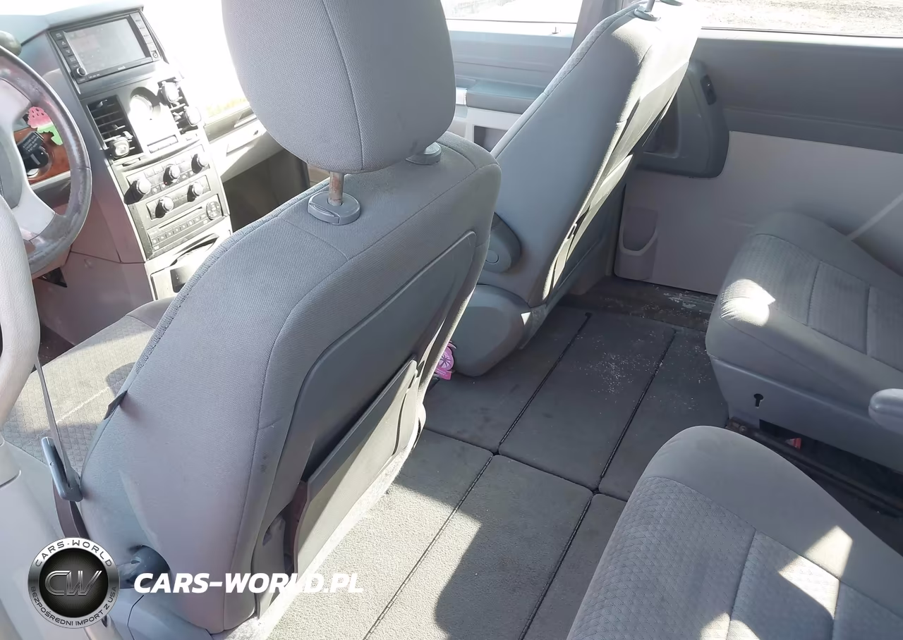 2008 Chrysler Town & Country Touring VIN:2A8HR54P88R682780 - 8