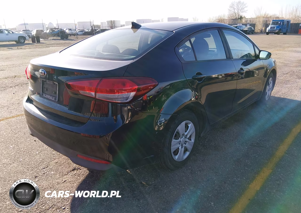 2017 Kia Forte Lx VIN:3KPFK4A77HE116676 - 4