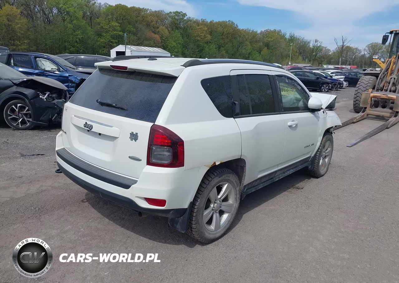 2015 Jeep Compass Latitude VIN:1C4NJDEB9FD183646 - 4
