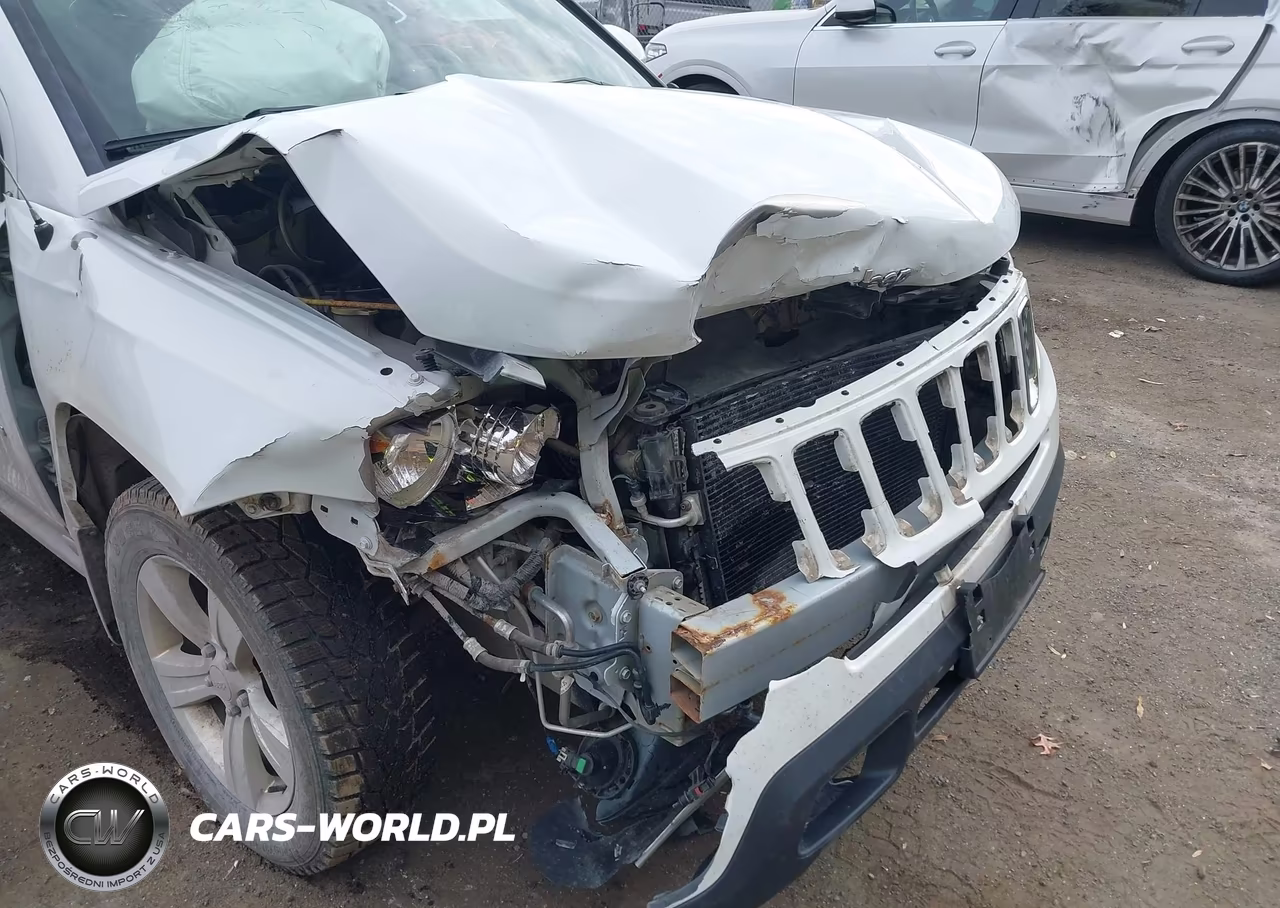 2015 Jeep Compass Latitude VIN:1C4NJDEB9FD183646 - 6