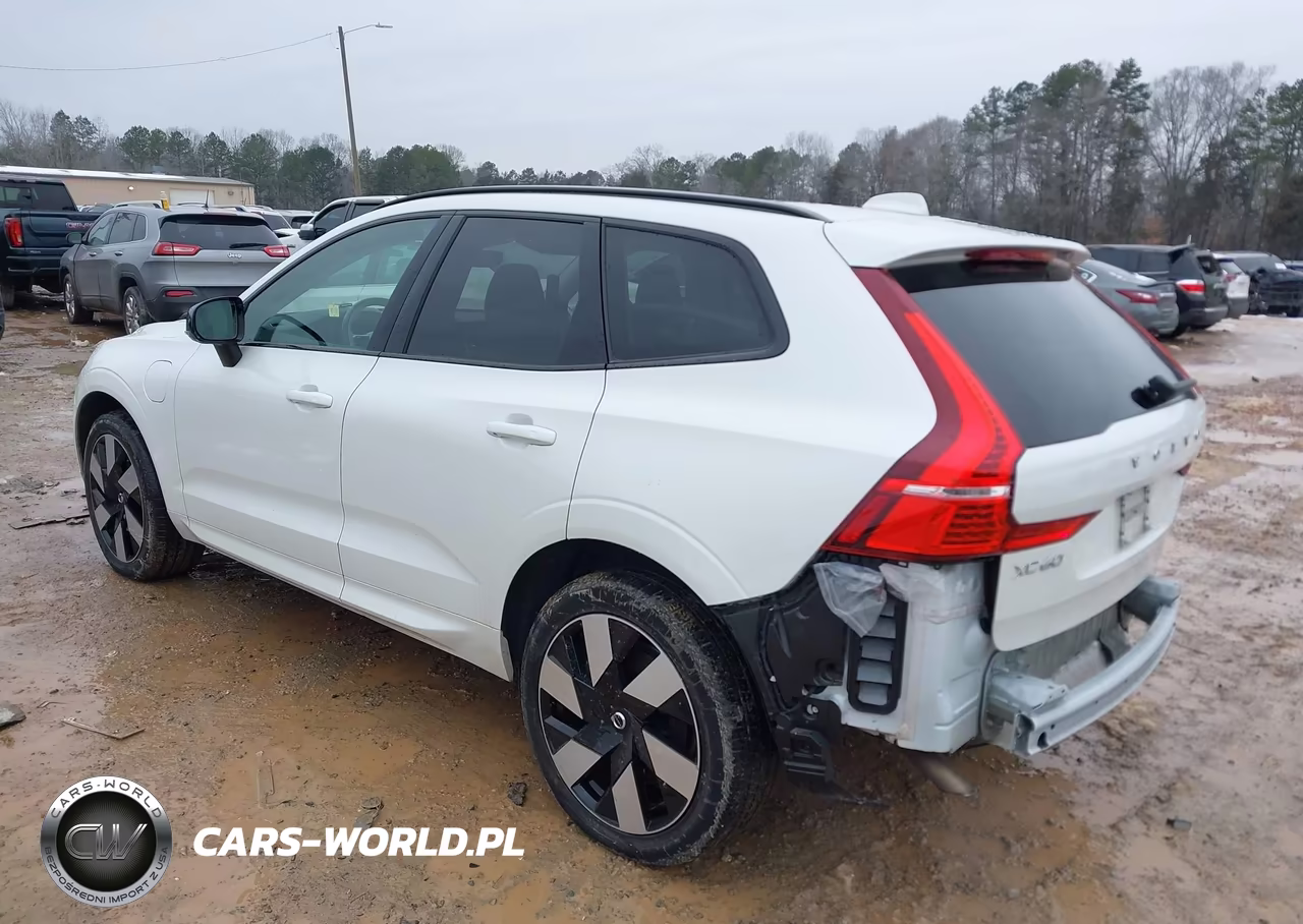 2024 Volvo Xc60 Recharge Plug-In Hybrid T8 Plus Dark Theme VIN:YV4H60DL0R1781810 - 3