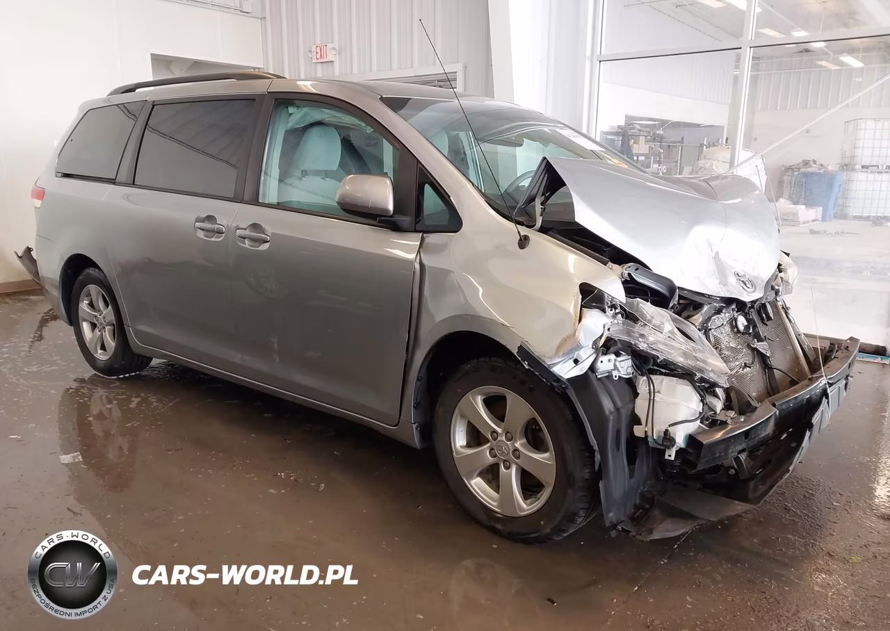 2014 Toyota Sienna Le V6 8 Passenger – zdjęcie 1 z 19