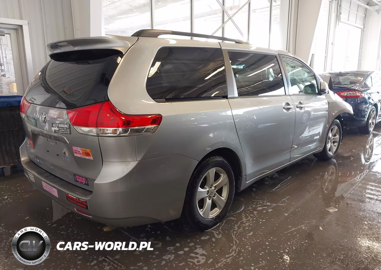 2014 Toyota Sienna Le V6 8 Passenger VIN:5TDKK3DC5ES441152 - 4