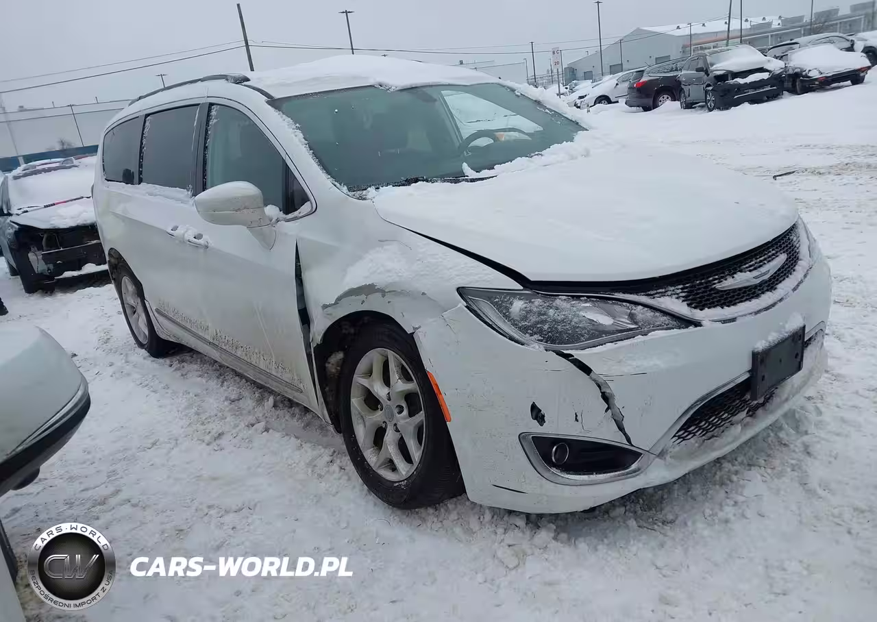 2017 Chrysler Pacifica Touring-L