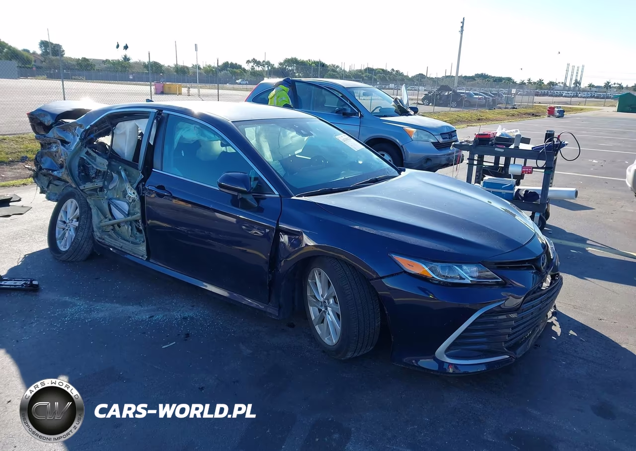 2021 Toyota Camry Le – zdjęcie 1 z 17