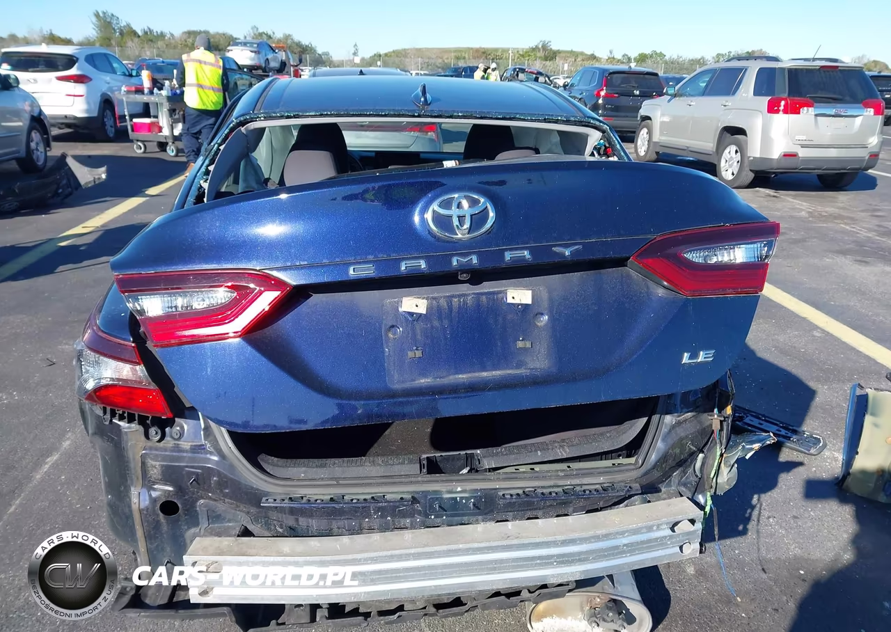 2021 Toyota Camry Le VIN:4T1C11AK6MU527891 - 17