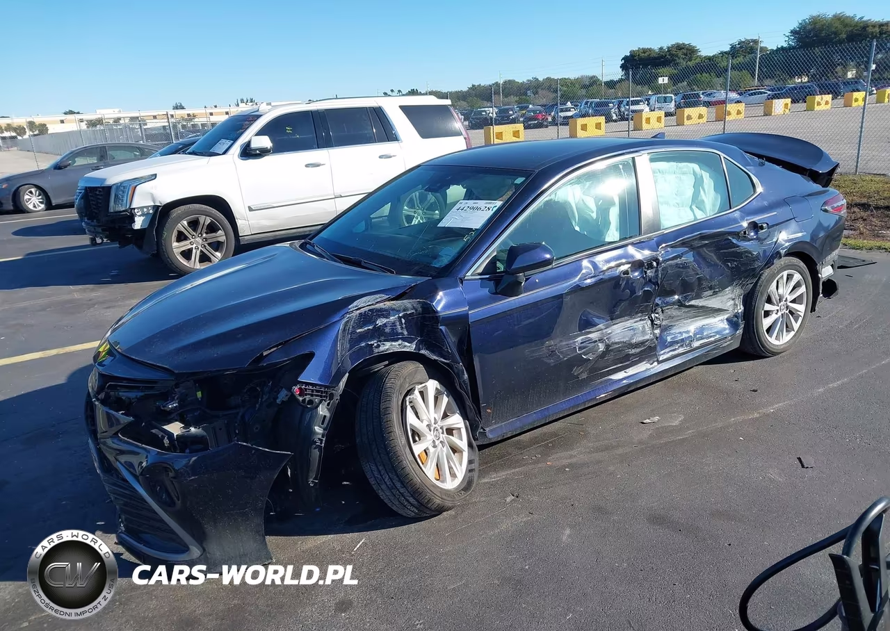 2021 Toyota Camry Le VIN:4T1C11AK6MU527891 - 2