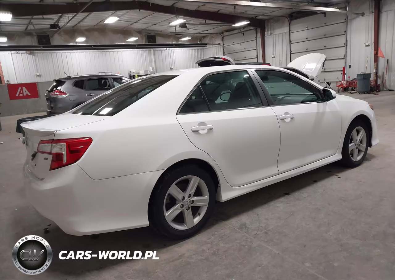 2014 Toyota Camry Se VIN:4T1BF1FK2EU752736 - 4