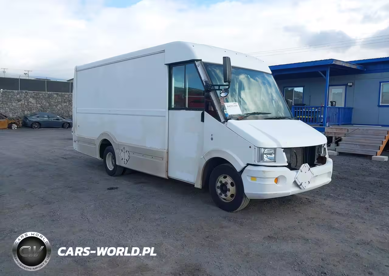 2014 Isuzu Commercial Van