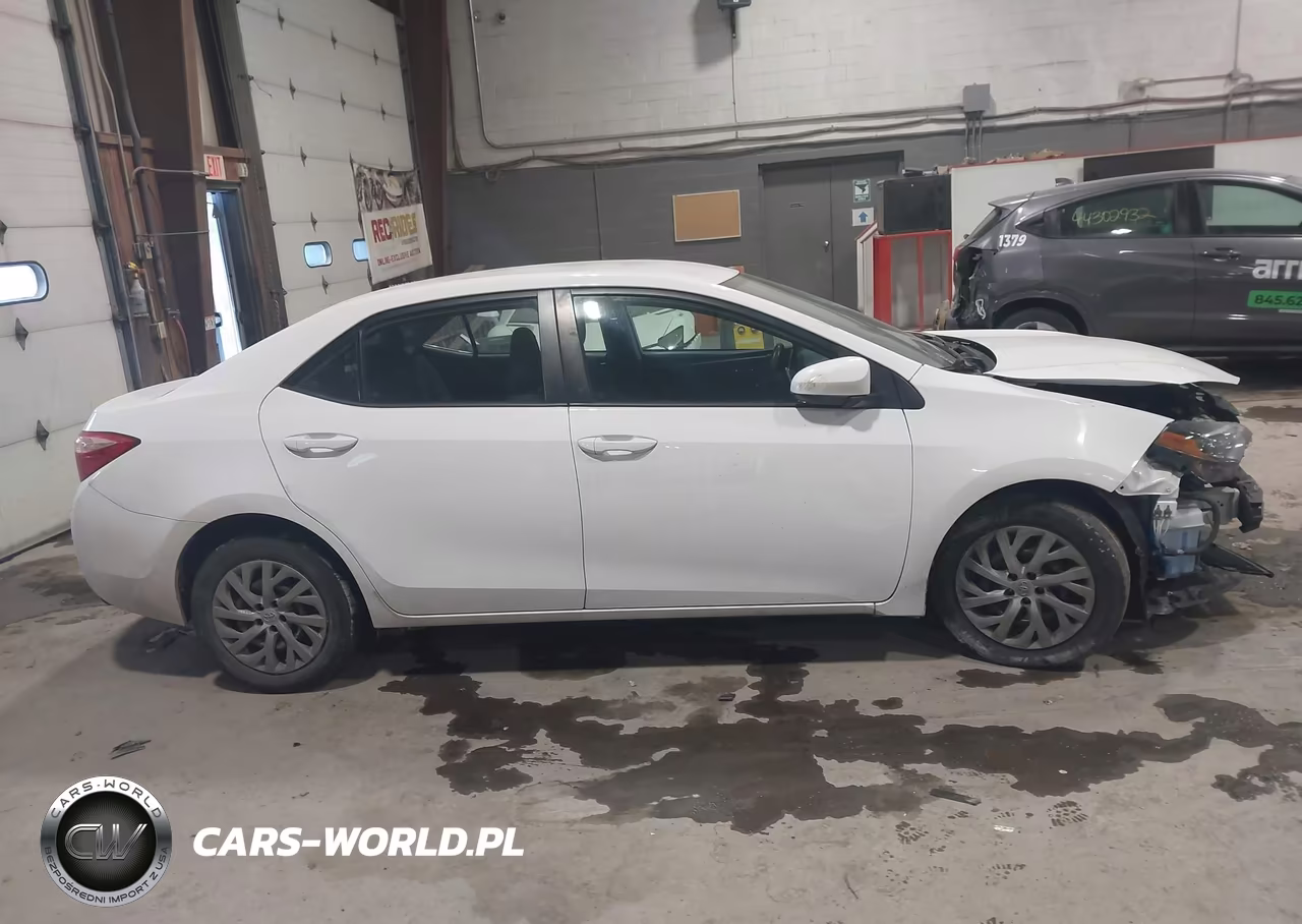 2018 Toyota Corolla Le VIN:2T1BURHEXJC075507 - 13