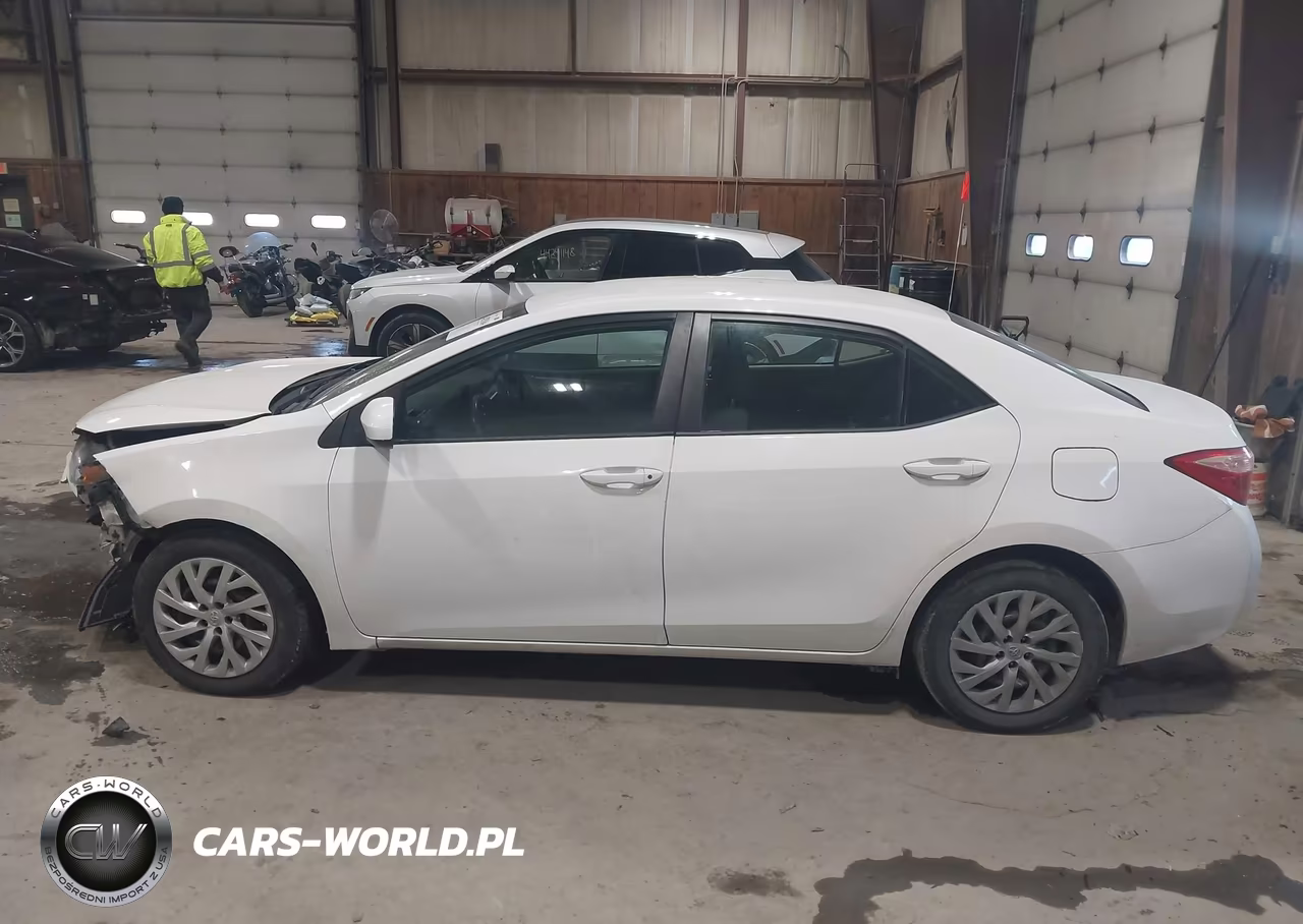 2018 Toyota Corolla Le VIN:2T1BURHEXJC075507 - 14