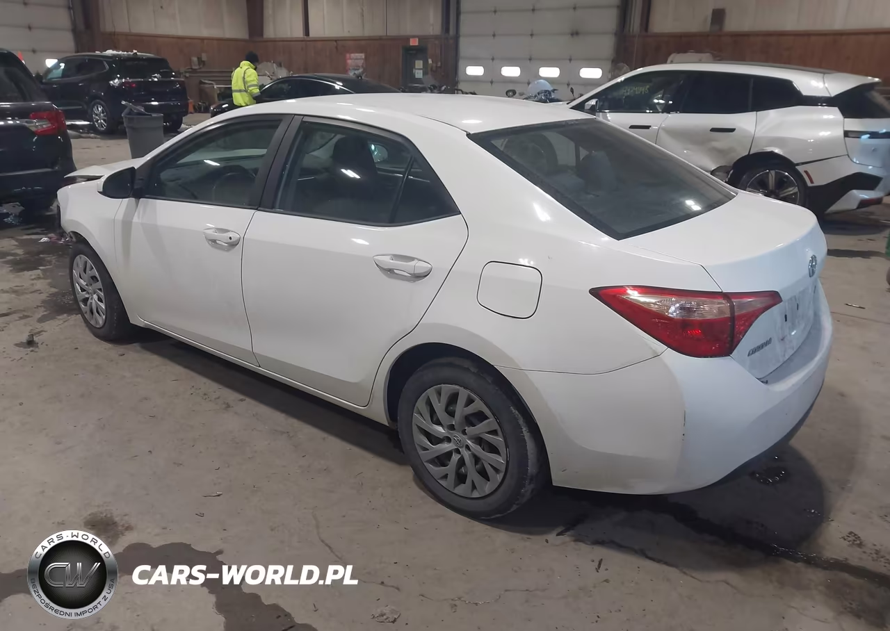 2018 Toyota Corolla Le VIN:2T1BURHEXJC075507 - 3