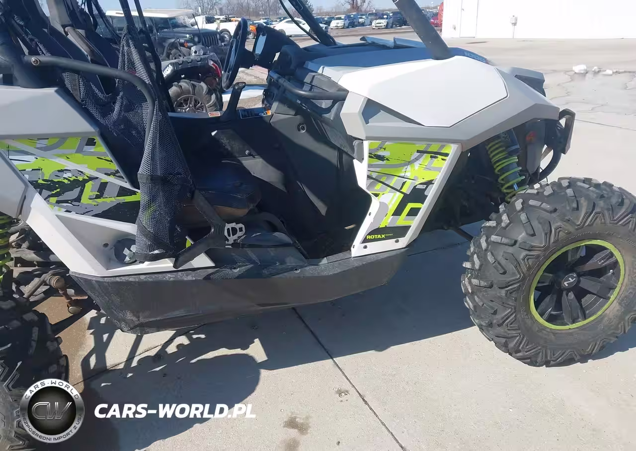 2016 Can-Am Maverick 1000R Turbo