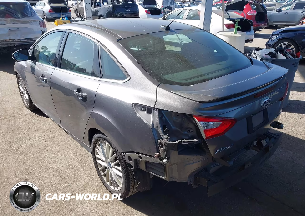 2014 Ford Focus Titanium VIN:1FADP3J24EL138750 - 3