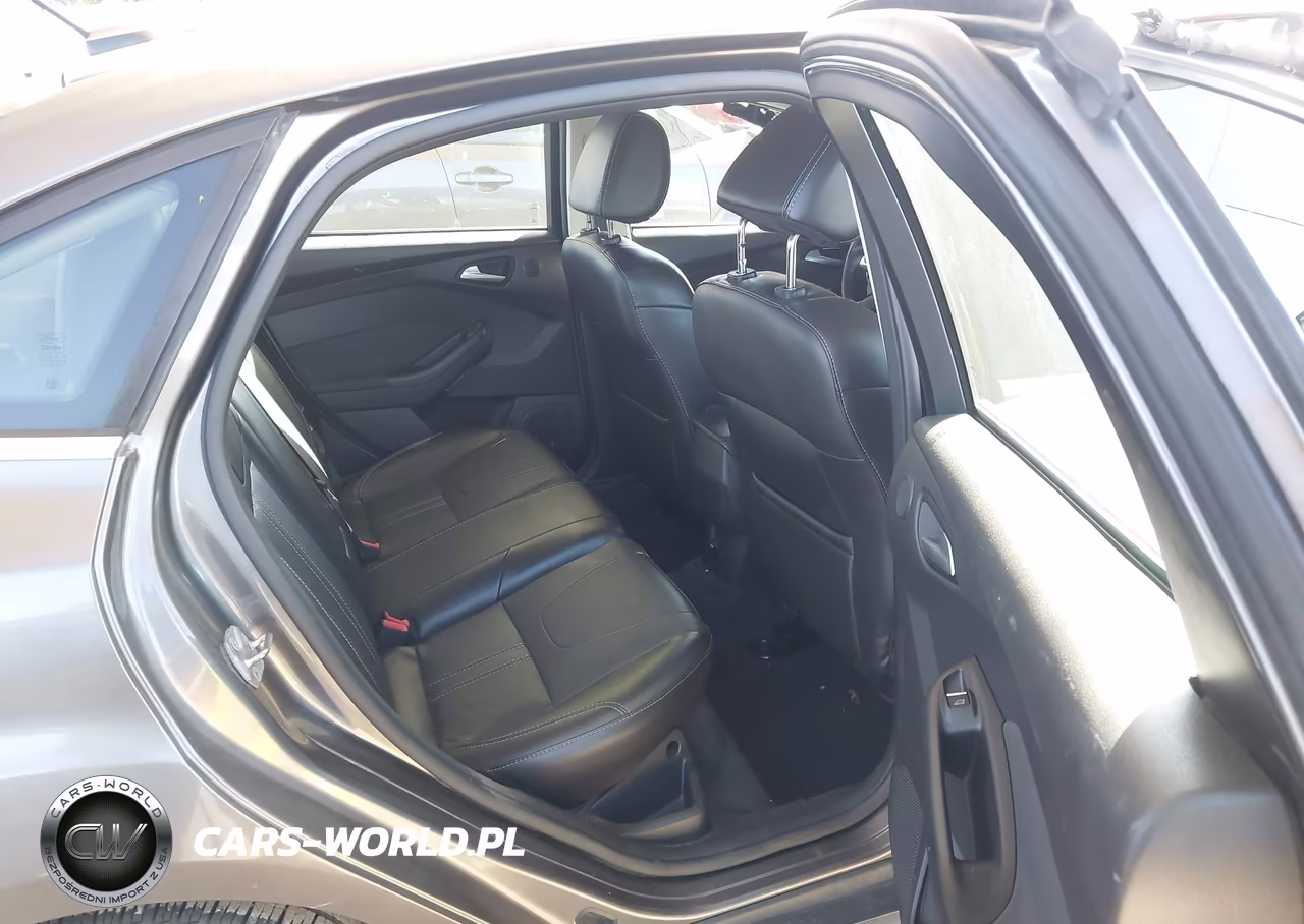 2014 Ford Focus Titanium VIN:1FADP3J24EL138750 - 8