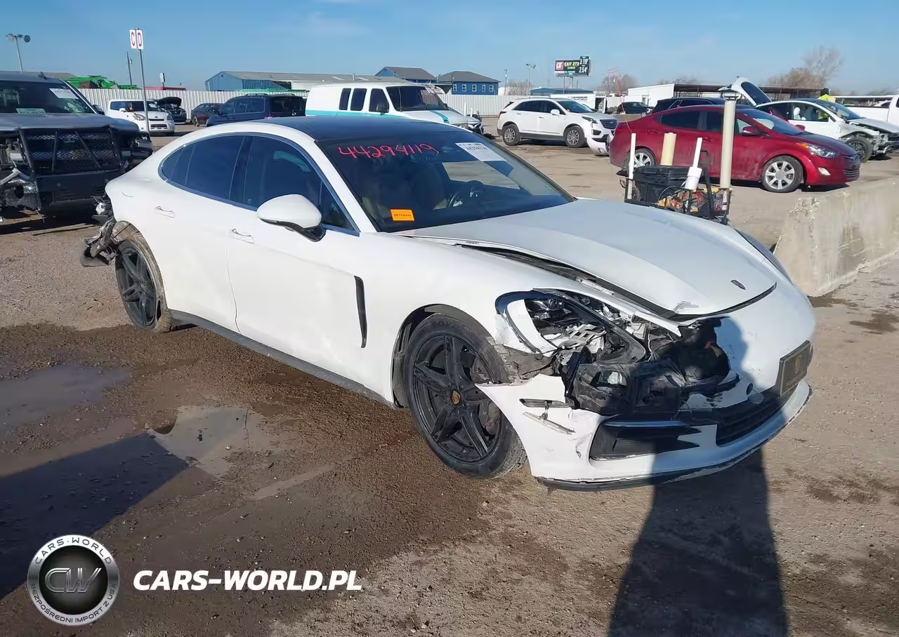 2018 Porsche Panamera 4