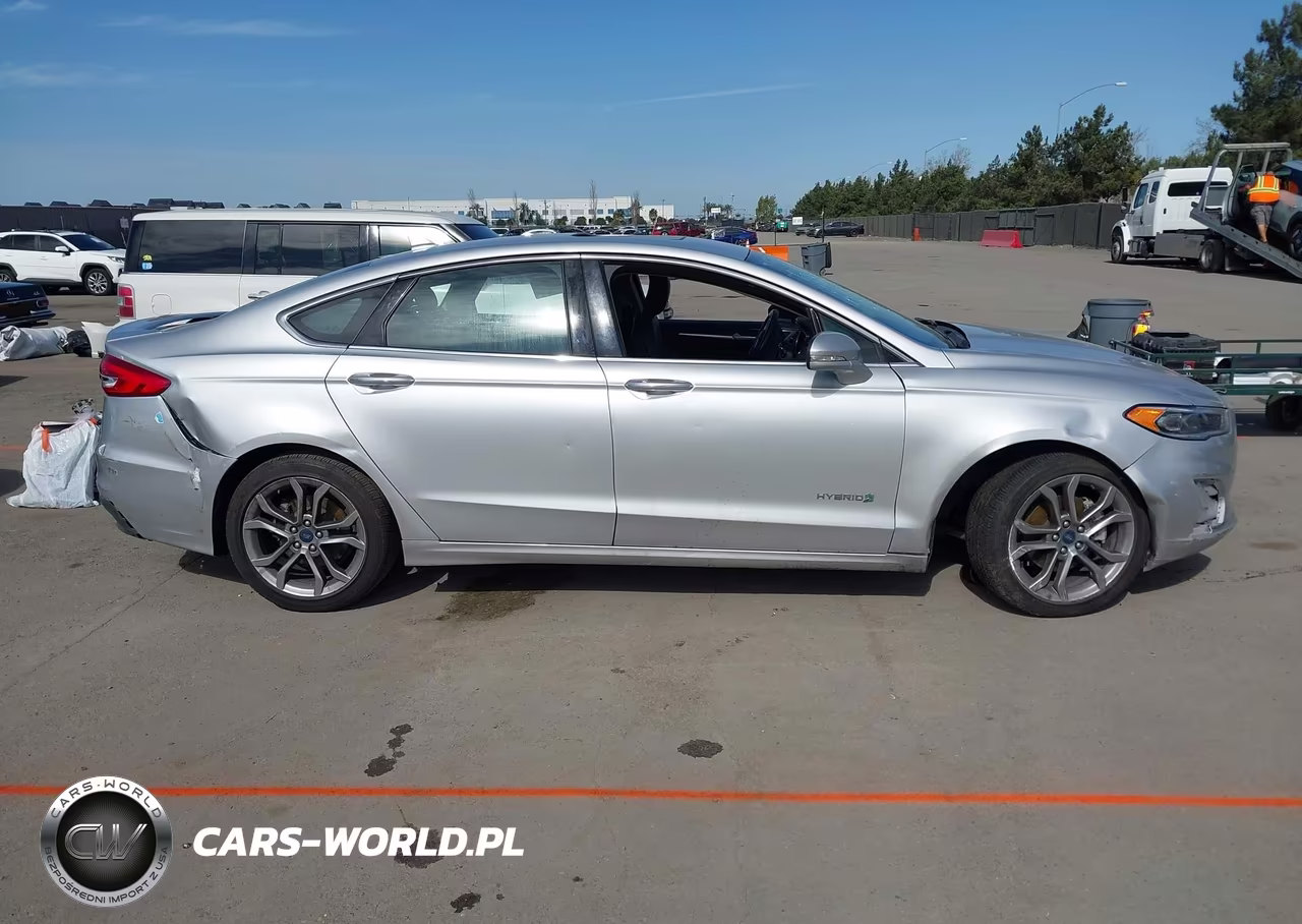 2019 Ford Fusion Hybrid Titanium VIN:3FA6P0RU8KR185449 - 13
