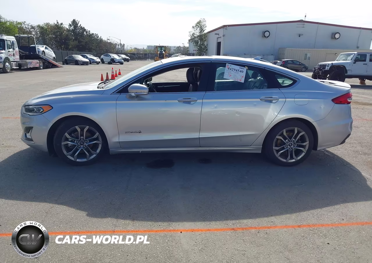 2019 Ford Fusion Hybrid Titanium VIN:3FA6P0RU8KR185449 - 14