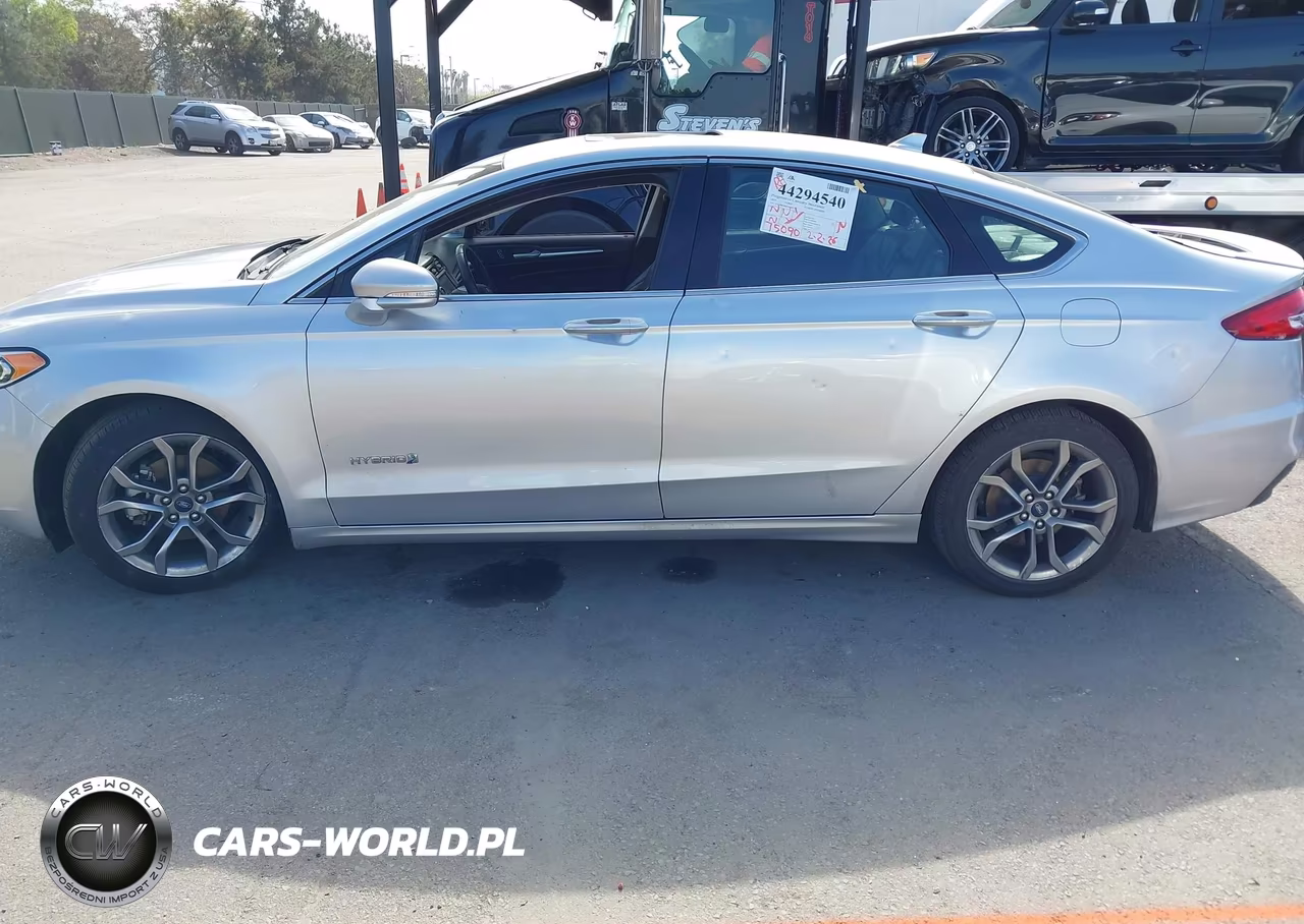 2019 Ford Fusion Hybrid Titanium VIN:3FA6P0RU8KR185449 - 19
