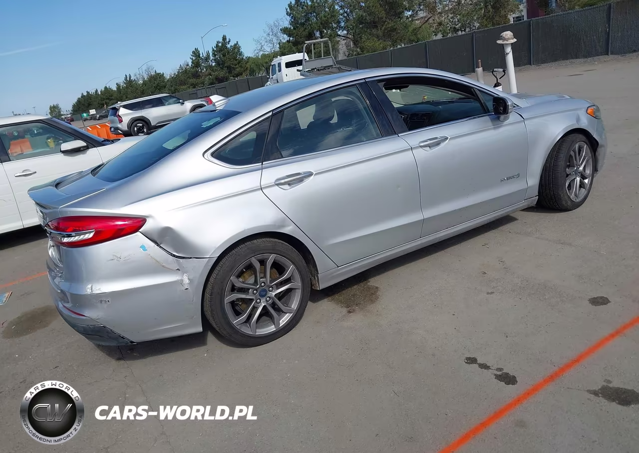 2019 Ford Fusion Hybrid Titanium VIN:3FA6P0RU8KR185449 - 4