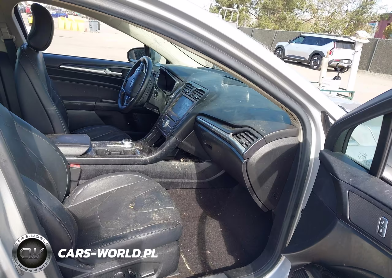 2019 Ford Fusion Hybrid Titanium VIN:3FA6P0RU8KR185449 - 5