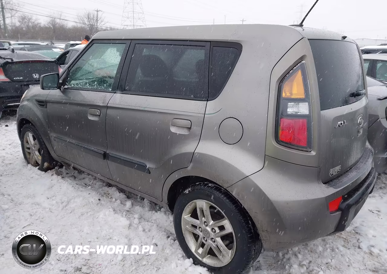 2010 Kia Soul + VIN:KNDJT2A26A7179810 - 3