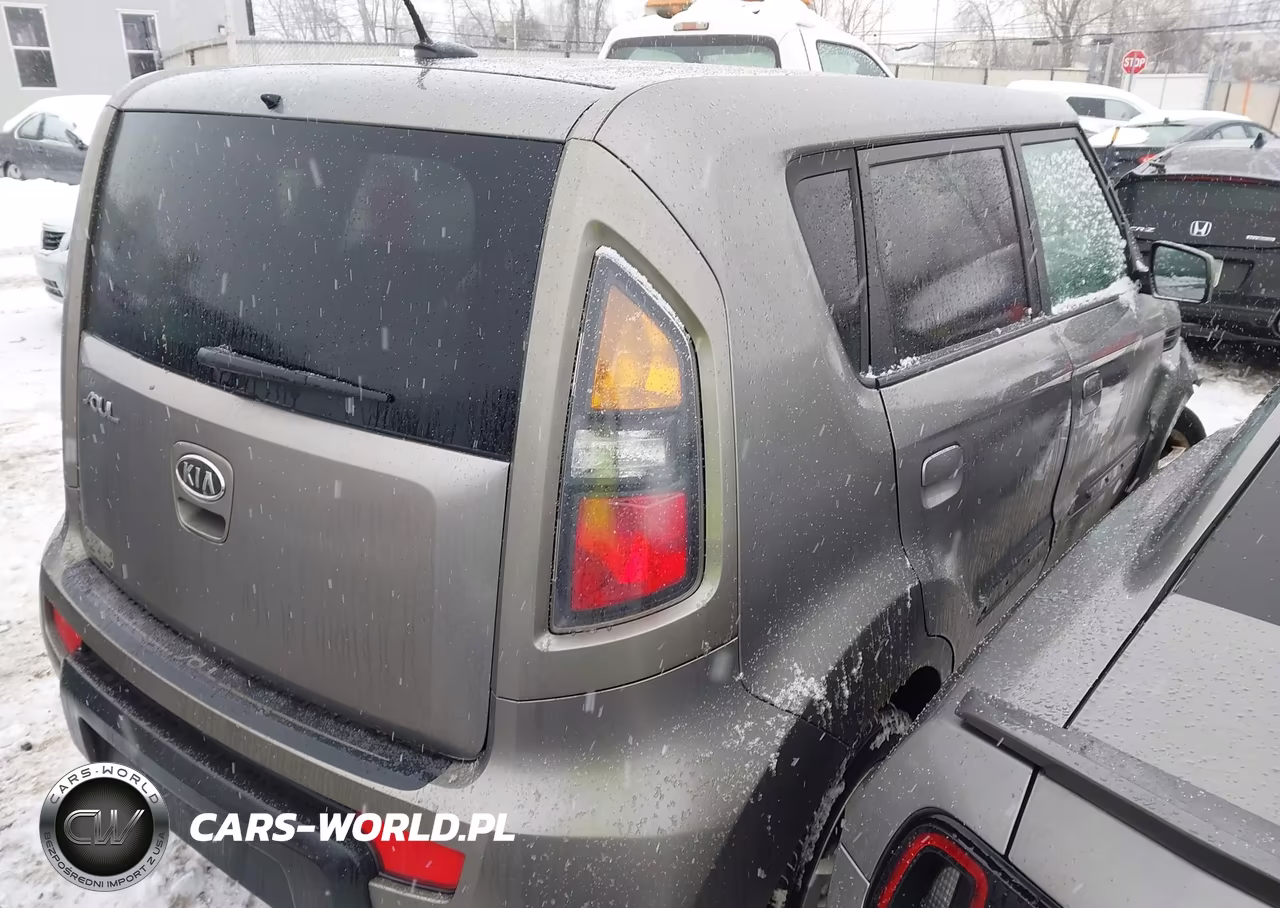 2010 Kia Soul + VIN:KNDJT2A26A7179810 - 4