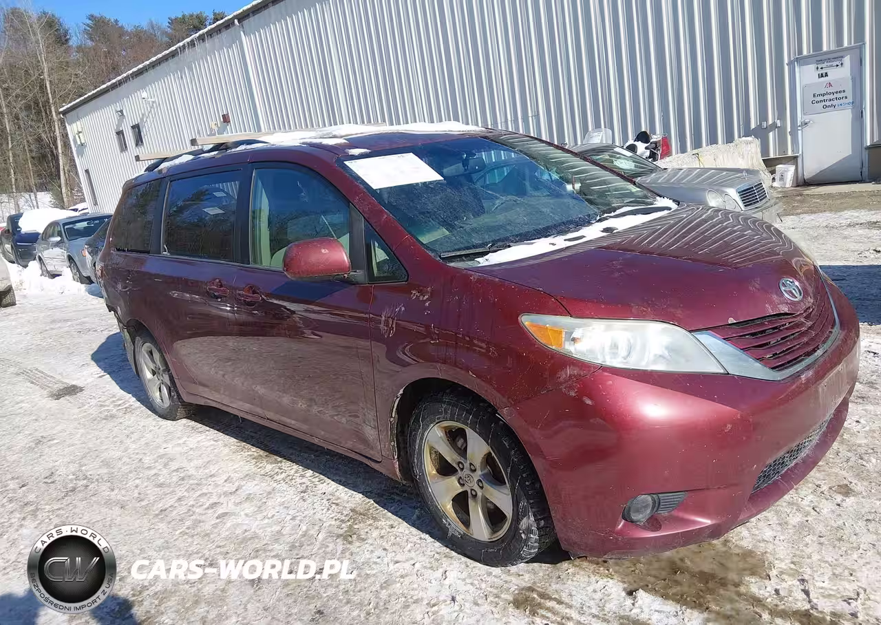 2015 Toyota Sienna Le 8 Passenger