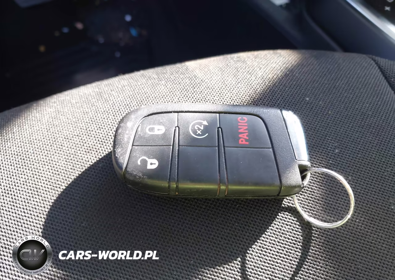 2018 Jeep Renegade Latitude 4X4 VIN:ZACCJBBB8JPJ15619 - 11