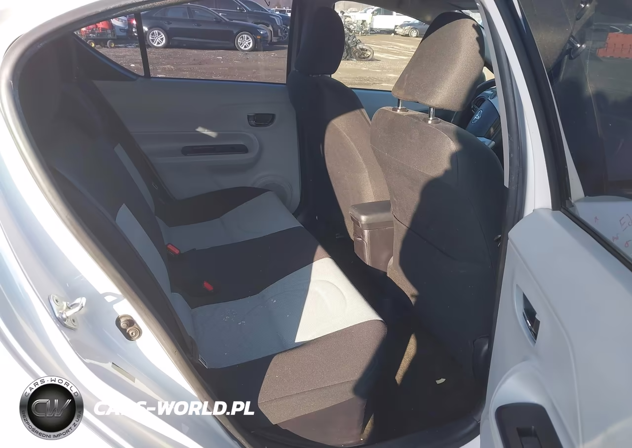 2013 Toyota Prius C Two VIN:JTDKDTB30D1556010 - 8