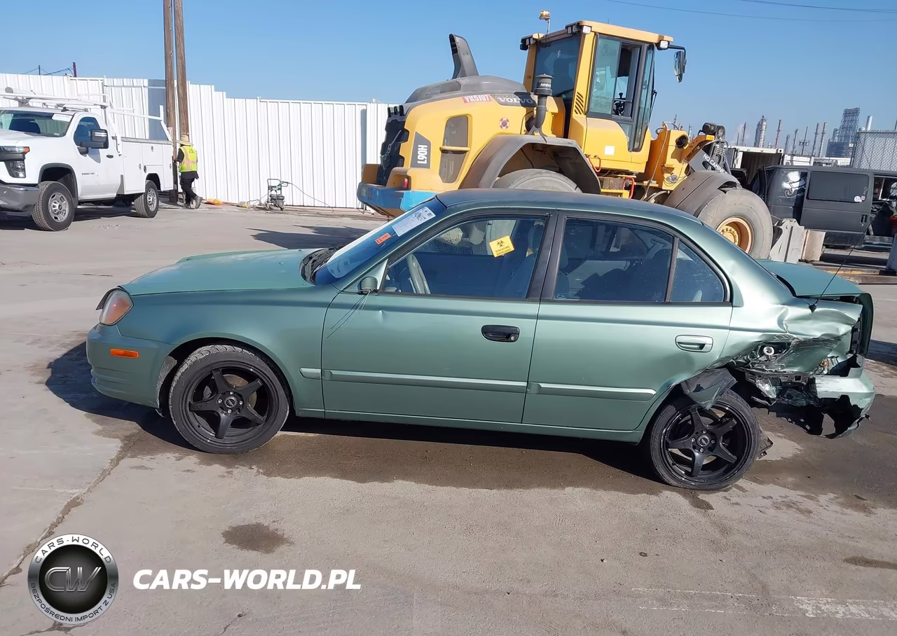 2005 Hyundai Accent Gls VIN:KMHCG45C65U605896 - 13