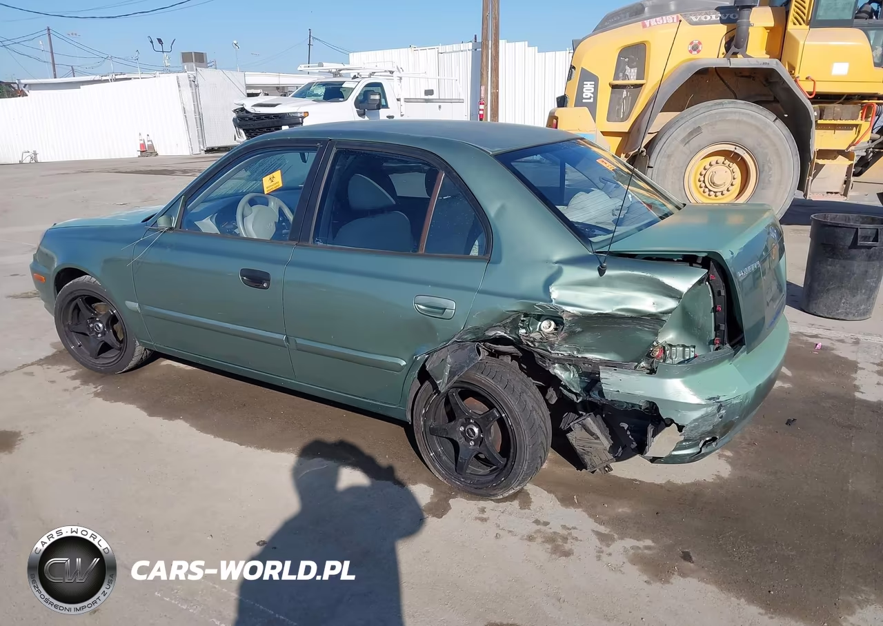 2005 Hyundai Accent Gls VIN:KMHCG45C65U605896 - 3