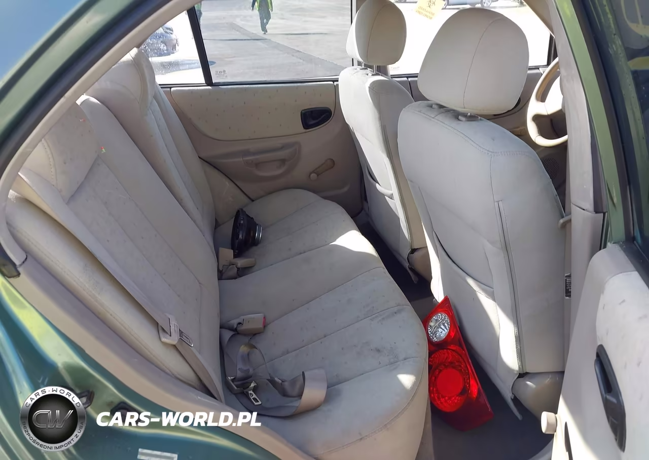 2005 Hyundai Accent Gls VIN:KMHCG45C65U605896 - 8