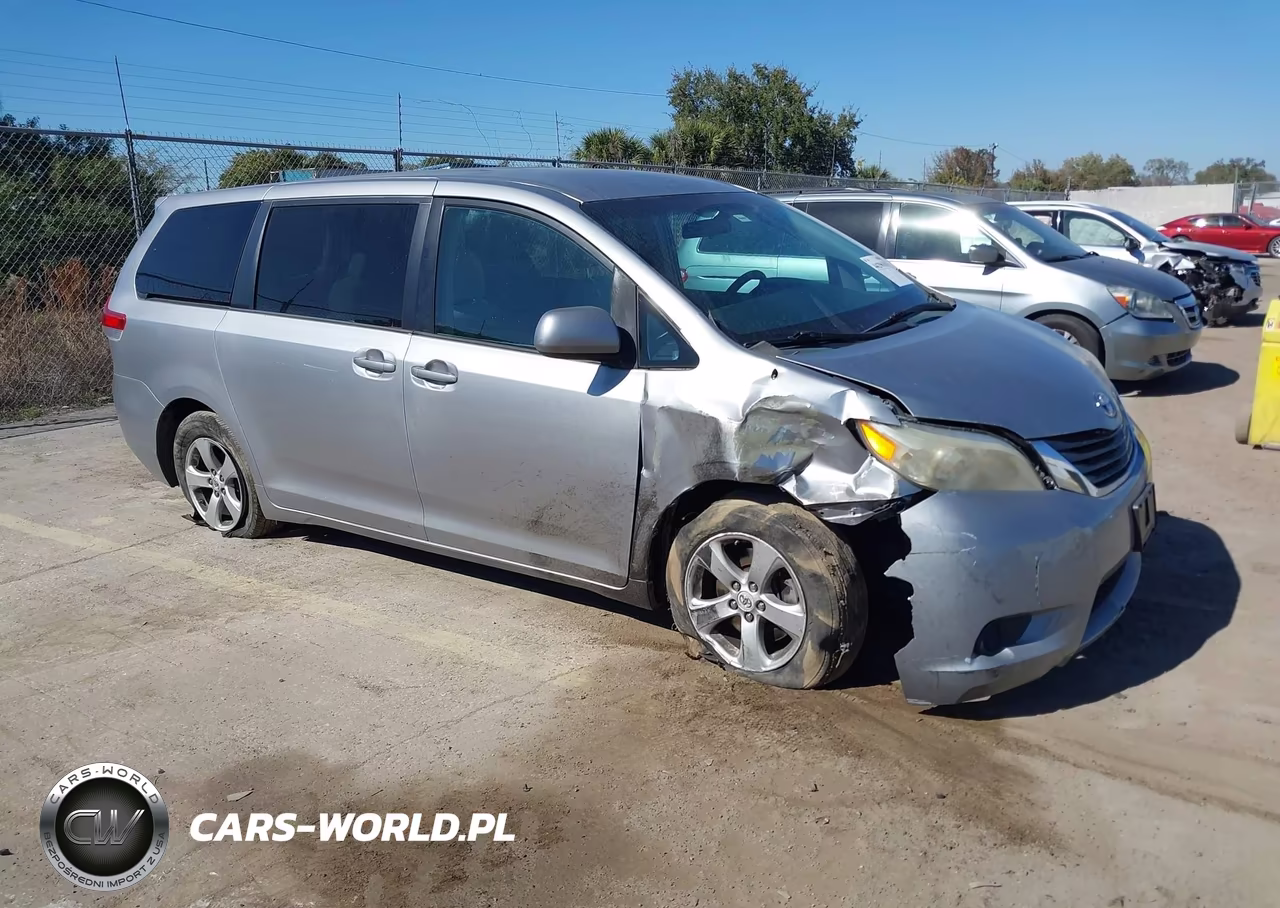 2012 Toyota Sienna Le 8 Passenger